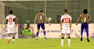 La Nación / Luqueño hace leña del árbol caído y gana al Olimpia