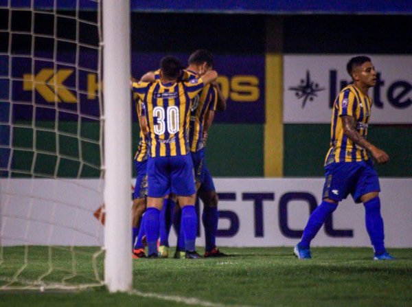 Hizo leña del árbol caído: Luqueño derrotó 2-0 a Olimpia.