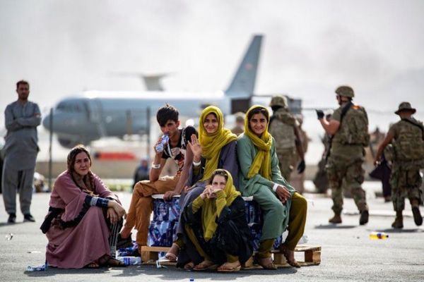 EEUU ordena a aerolíneas comerciales asistir en evacuación