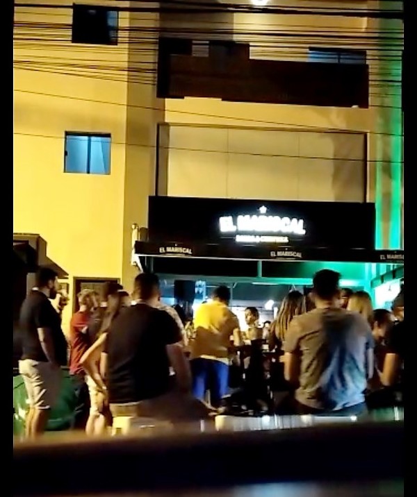 ARMAN una DISCOTECA y BAR en plena VEREDA y CALLE en CDE
