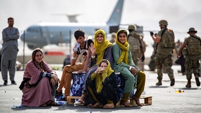 Italia acogerá 2.500 refugiados afganos y quiere un G20 "extraordinario" sobre Afganistán | .::Agencia IP::.