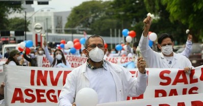 La Nación / Médicos se movilizan hoy para pedir reajuste salarial y no descartan paro