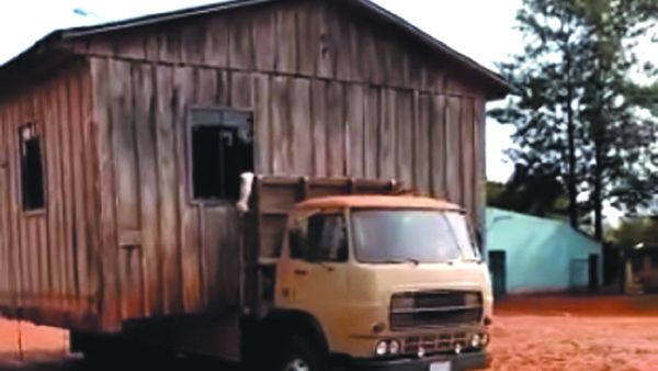 Una casa de madera quedó en la comisaría tras desalojo