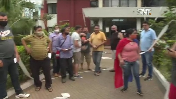 Permisionarios denuncian desalojo irregular - SNT