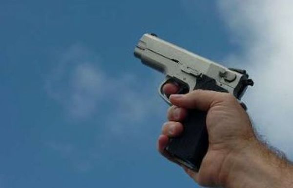 Detienen a un hombre por presuntamente realizar disparos al aire en la vía pública