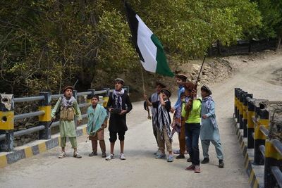Los talibanes intentan negociar una rendición en el último bastión opositor - Mundo - ABC Color