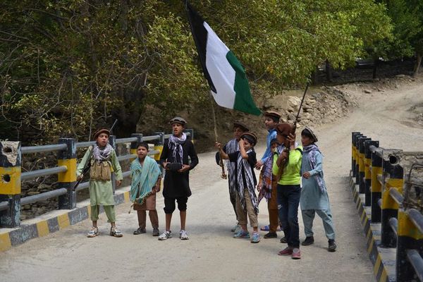 Los talibanes intentan negociar una rendición en el último bastión opositor - Mundo - ABC Color