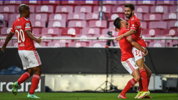 La Champions League por el SNT: PSV ante Benfica este martes desde las 14:30 hs - SNT