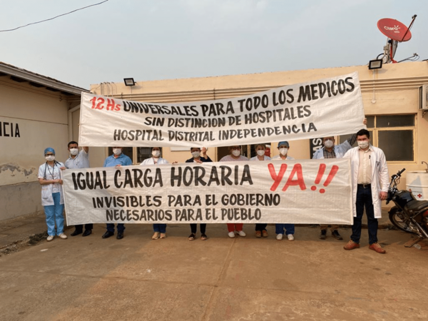 Médicos se manifiestan: “No pedimos aumento salarial, pedimos la igualdad de la carga horaria” | Ñanduti