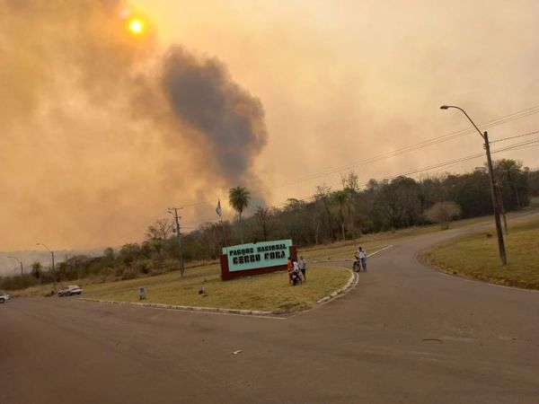 Quinto día de lucha contra el fuego en el Parque Nacional Cerro Corá