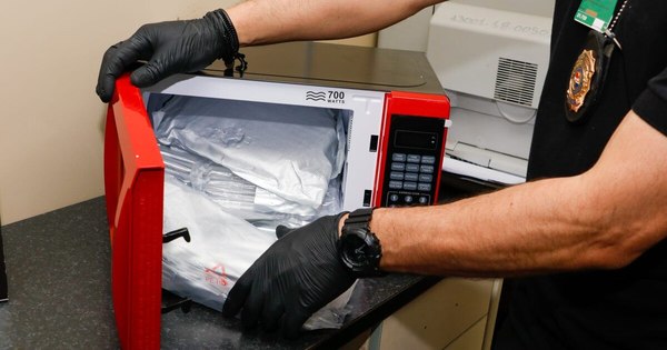La Nación / Detectan 3 kilos de hachís en microondas procedente de EEUU