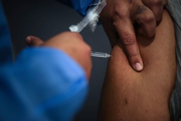 Argentina: 60 % de la población recibió una dosis de la vacuna contra la covid-19 - Mundo - ABC Color