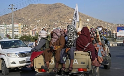 Diario HOY | Los talibanes advierten de "consecuencias" si EEUU prolonga la evacuación
