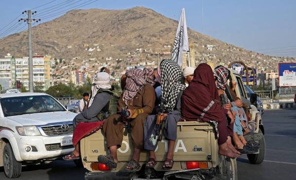 Diario HOY | Los talibanes advierten de "consecuencias" si EEUU prolonga la evacuación