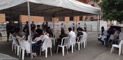 Médicos exigen equiparación salarial - ADN Digital