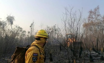 PARQUE CERRO CORÁ SE ENCUENTRA SIN FUEGO EN SU INTERIOR Y PREPARAN CORTAFUEGOS EN EL NORTE DEL CHACO