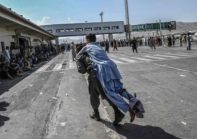 Un muerto por un tiroteo en el aeropuerto de Kabul en medio de las caóticas evacuaciones - Megacadena — Últimas Noticias de Paraguay