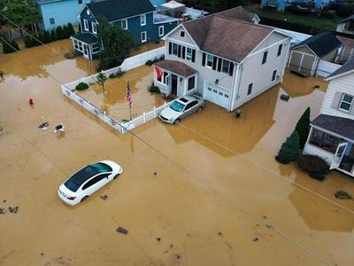 Paso de tormenta Henri por Nueva York deja inundaciones, miles de personas sin luz y vuelos cancelados