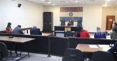 La Nación / Caso Renato: debaten si médica acusada va a juicio oral