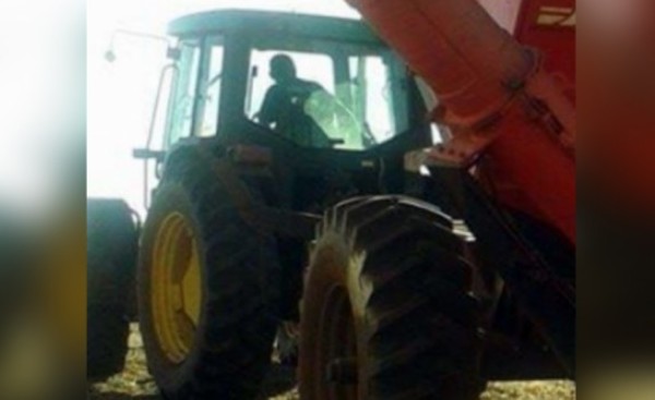 Roban tractor y cables de establecimiento rural