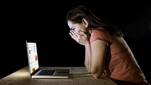 La violencia digital: Un mal que acecha a las mujeres | El Independiente