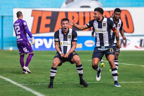 'Pájaro' Benítez debuta como goleador y es figura en el Alianza Lima