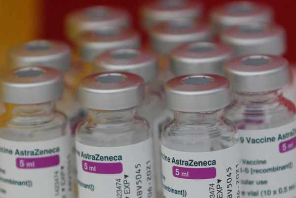Mañana llegan 140.000 dosis de vacunas AstraZeneca gracias a un acuerdo de compra con España