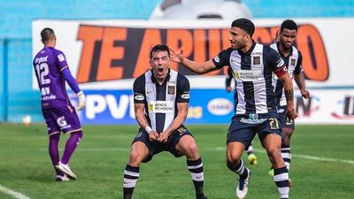 Edgar Benítez convierte su primer gol para Alianza Lima