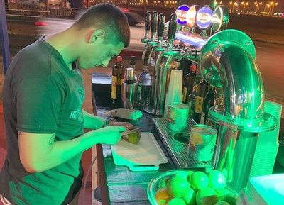 Crónica / WILFRIDO ACUÑA. ENTRE EL FÚTBOL Y LOS TRAGOS