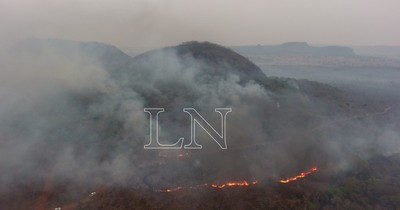 La Nación / Controlaron el fuego en el parque Cerro Corá