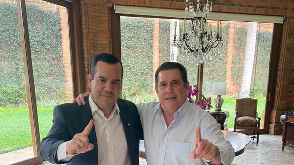 Tras feroz guerra de acusaciones, Cartes y Friedmann posan abrazados