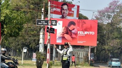 Existe una alta polución visual    con propagandas políticas en ciudades