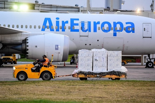 Llegaron 140.000 vacunas compradas por el Gobierno - El Trueno