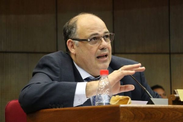 "Senador Chiquito Vale" sugiere controlar a casas de cambio y estudios contables