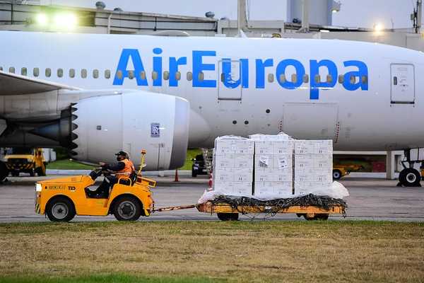 Arribaron 140.000 dosis de la vacuna AstraZeneca | .::Agencia IP::.