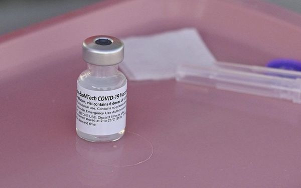Estados Unidos aprueba totalmente la vacuna Pfizer, en una América con lucha desigual - Mundo - ABC Color