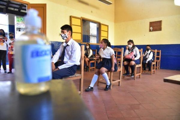 Docentes del sector público retornan a aulas el 30 de agosto, anuncia titular del MEC