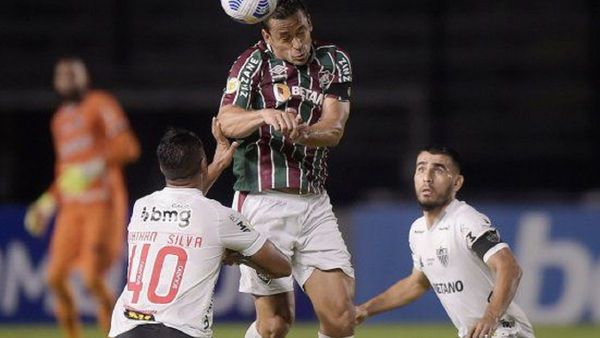 Atlético Mineiro iguala, pero aumenta diferencia