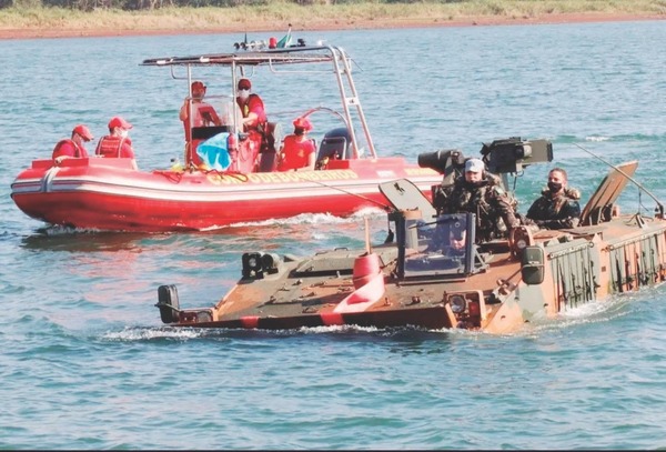 Ejército brasilero lleva a cabo ejercicios en el lago Itaipu - La Clave