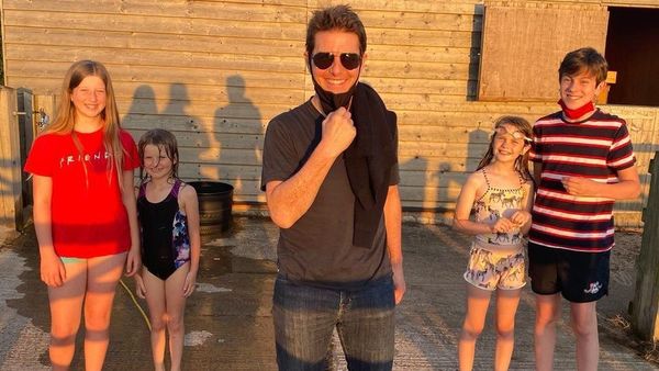 Tom Cruise aterrizó de sorpresa en el patio de la casa de una familia inglesa