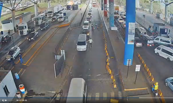 Denuncian por coima a funcionario de Aduanas