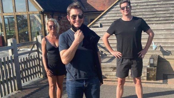 Diario HOY | Tom Cruise aterriza en helicóptero en el jardín de una familia inglesa