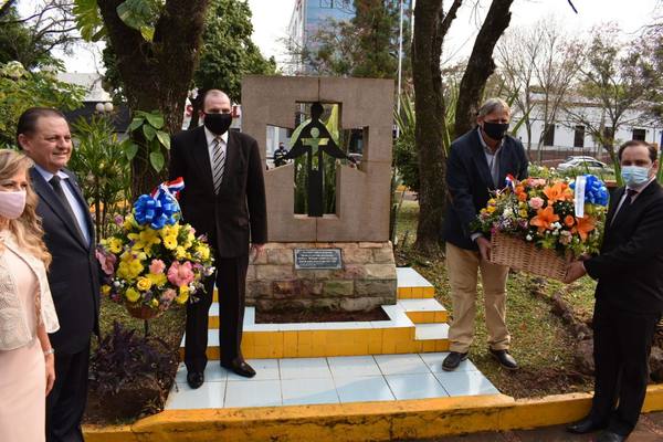 REINAUGURAN MONOLITO EN HOMENAJE AL MILENIO DEL CRISTIANISMO EN UCRANIA