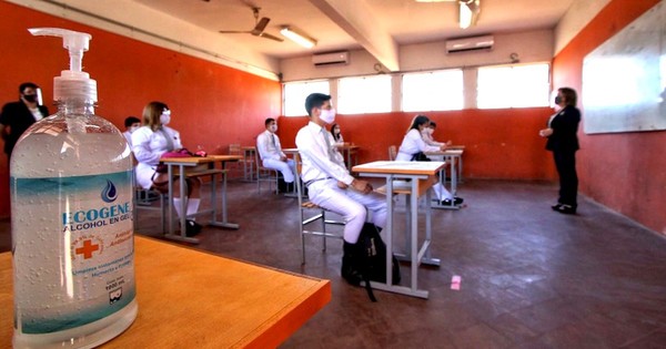 La Nación / Docentes de todo el país volverán a clases presenciales desde el 30 de agosto