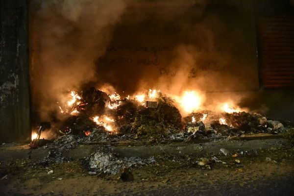 Multa para los que queman basura puede llegar a casi G. 240 millones    - Nacionales - ABC Color
