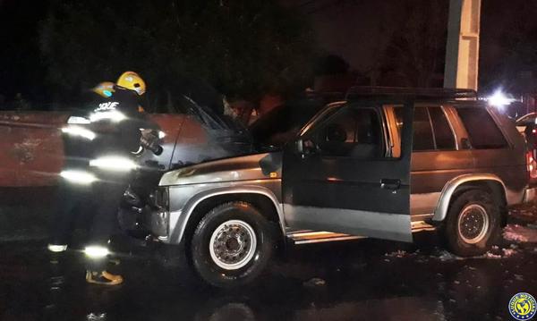 Una camioneta se incendia en plena marcha •