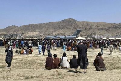 Biden mantiene la fecha de retirada, aunque el G7 pide extenderla para evacuar Kabul