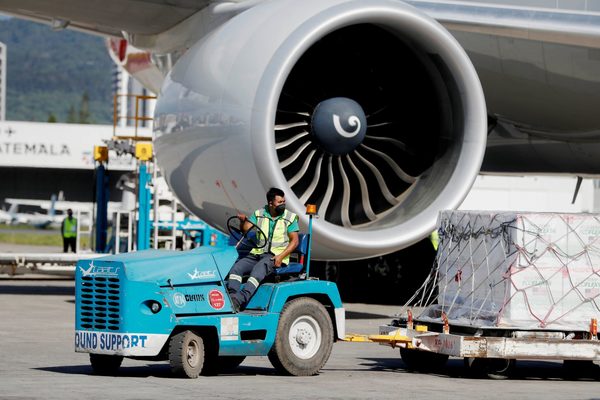 Guatemala recibe un lote de 400.000 dosis de la vacuna rusa contra la covid-19 - MarketData