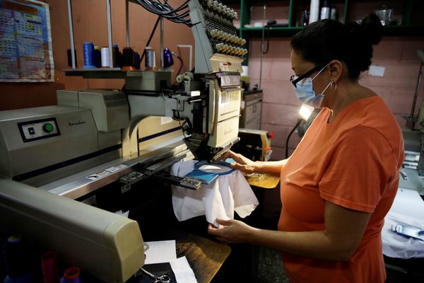 El Gobierno de El Salvador multará a 35 empresas por incumplir el aumento salarial - MarketData