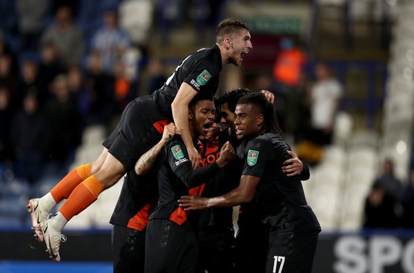 La Premier clasifica a casi todos sus equipos a la otra fase en Copa de la Liga
